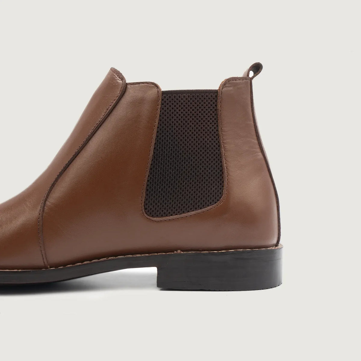 High-Traction Rubber Outsole & Lug Tread Pattern on Clarkson Chelsea Brun Læderstøvler til Mænd For Men
