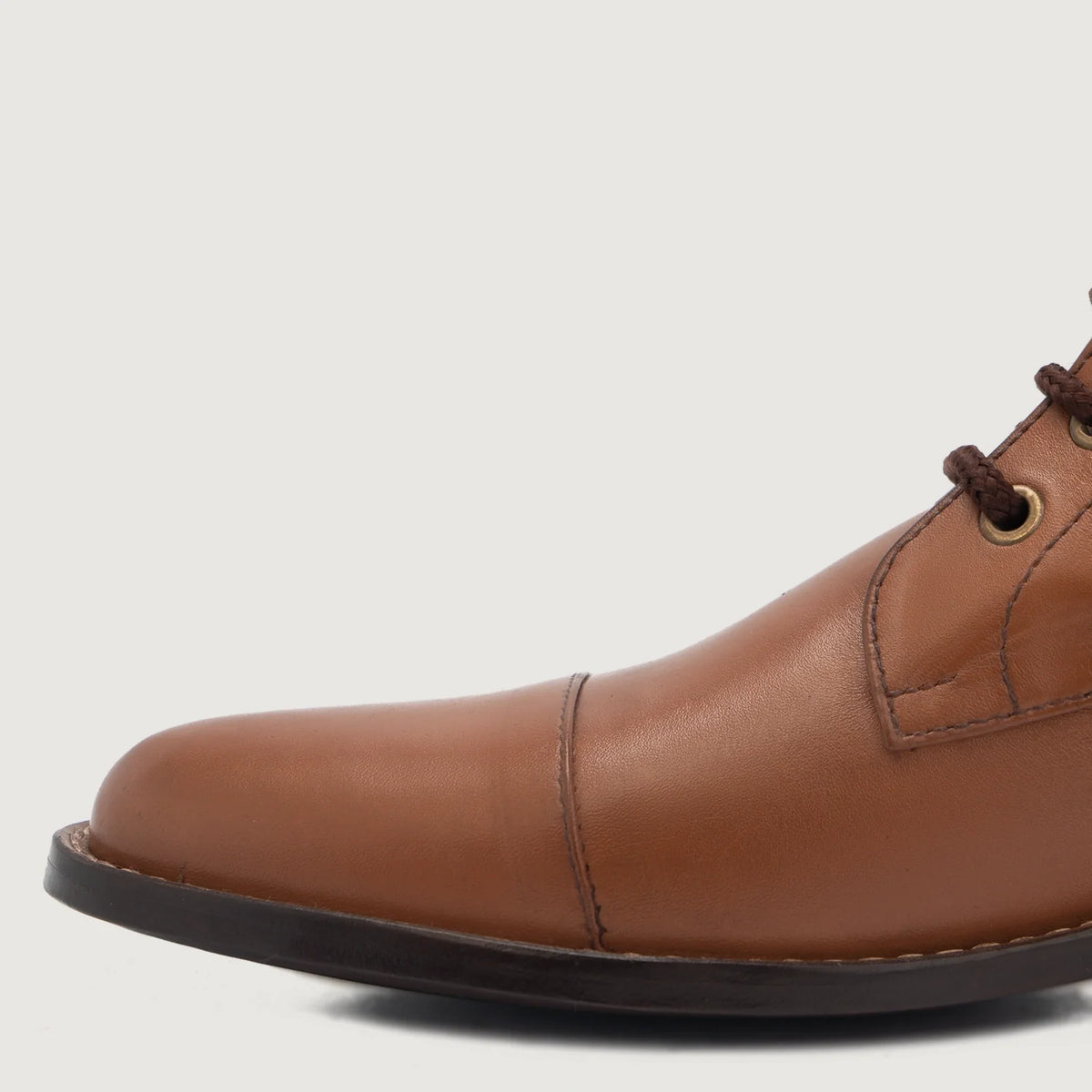 High-Traction Rubber Outsole & Lug Tread Pattern on Knight Derby Lysebrun Læderstøvler til Mænd For Men