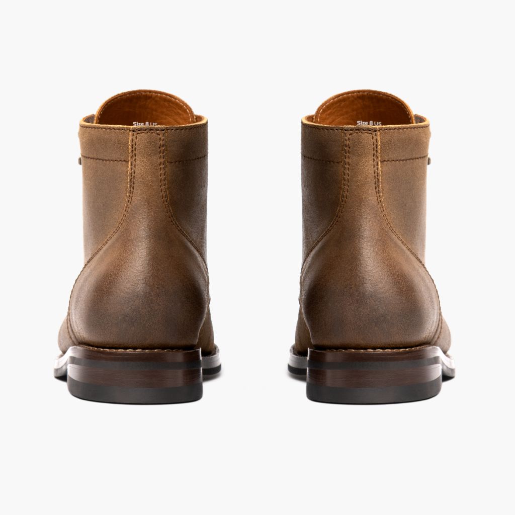 Authentic Full-Grain Leather Grain Depth & Pull-Up Patina Texture Detail