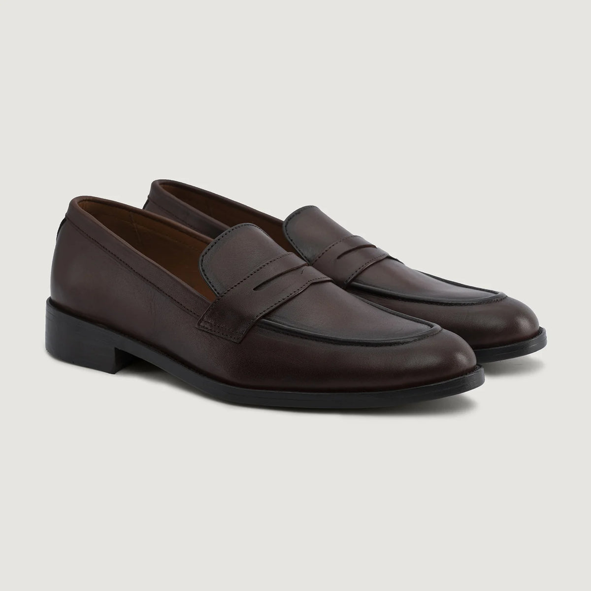 Baxton Burnished Brun Læderloafers til Mænd For Men in Burnished Brown Full-Grain Leather - Sidevisning | Køb online