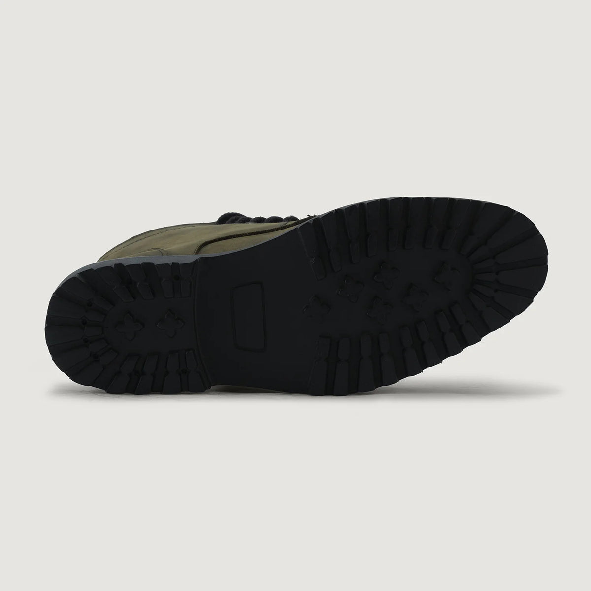 High-Traction Rubber Outsole & Lug Tread Pattern on Knight Derby Olive Grøn Pullup Læderstøvler - TerraGrip til Mænd