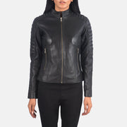 Close-Up Detail of Band &amp; Zipper Hardware on Women's Adalyn Quilted Sort Læder Bikerjakke til Kvinder