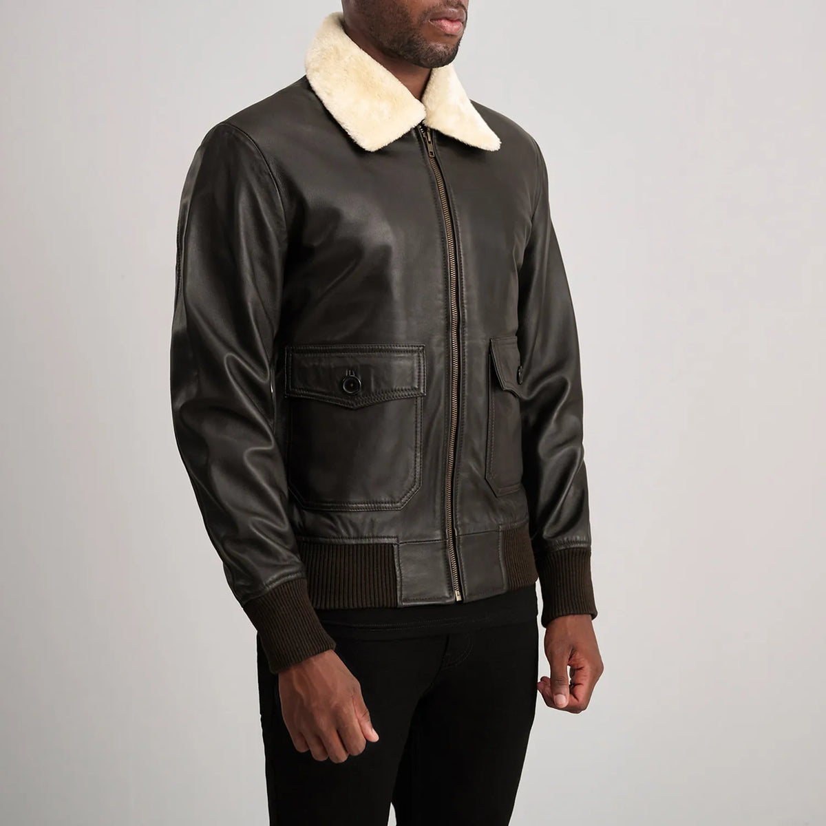 
Brown Sheepskin Leather Bomber Jacket - Bagfra med tilpassede skuldre og ren kant