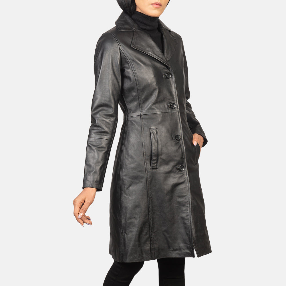Close-Up Detail of Notch &amp; Buttons Hardware on Women's Alexis Sort Single Breasted Leather Coat til Kvinder