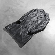 Styled Fit Perspective of Women's Alexis Sort Single Breasted Leather Coat til Kvinder on Model - Natural Daylight Drape