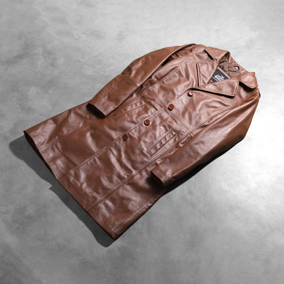 Open Hem &amp; Hem Craftsmanship Construction Detail on Women's Alexis Brun Single Breasted Leather Coat til Kvinder