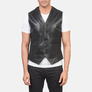 Close-Up Detail of Classic Collar &amp; 5 Button Hardware on Men's Auden Sort Leather Vest til Mænd