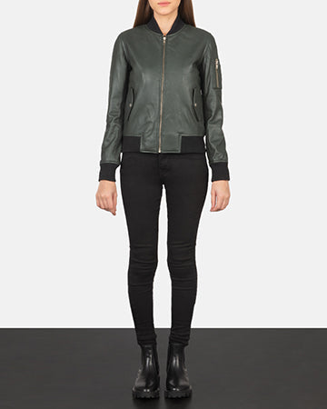 
Ava Ma-1 Green Leather Bomber Jacket - Sideprofil med ergonomisk ærmesnit
