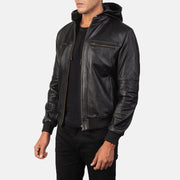 
Black Cowhide Leather Bomber Jacket - Bagfra med tilpassede skuldre og ren kant