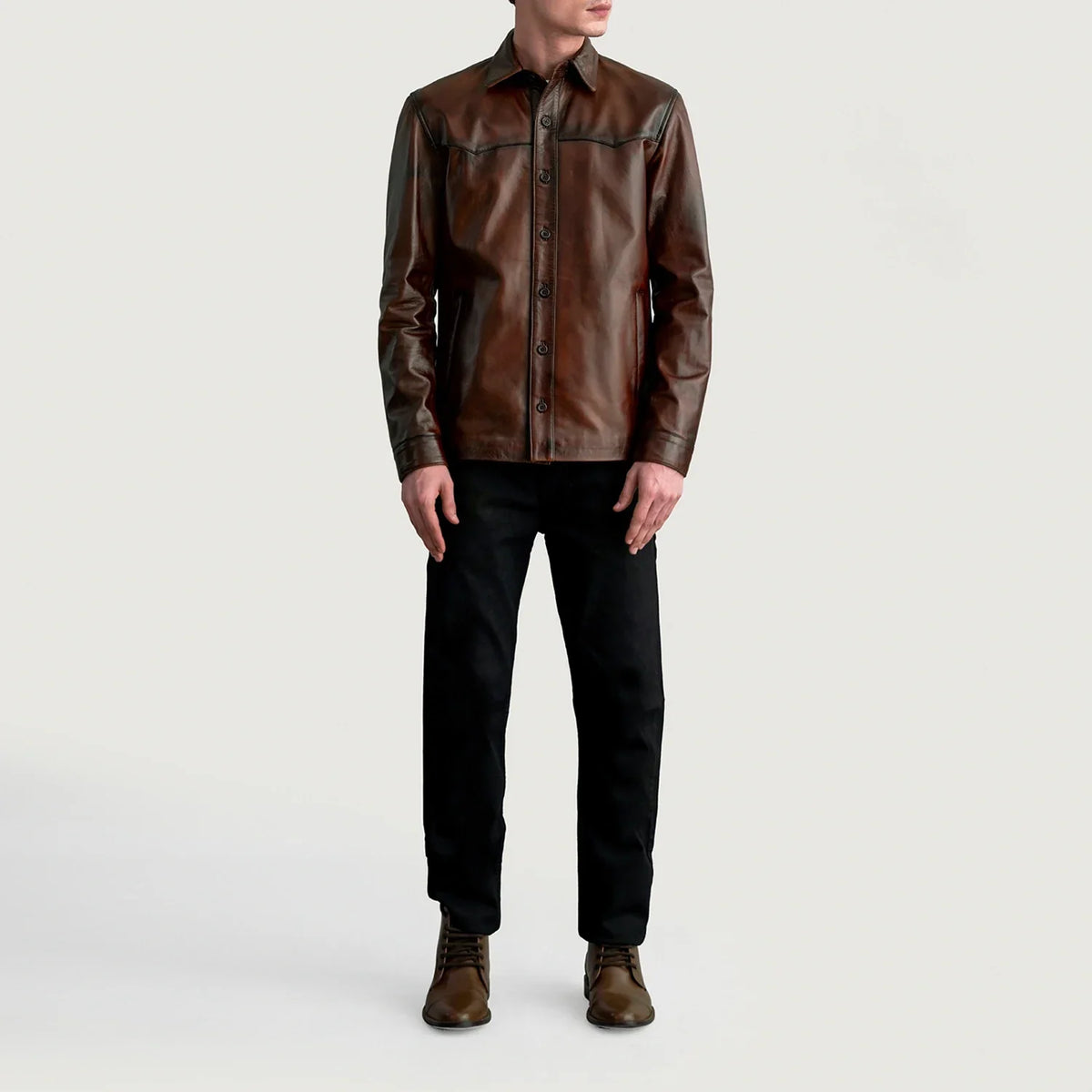 Close-Up Detail of Shirt &amp; Buttons Hardware on Bronco Distressed Brun Leather Shirt til Mænd