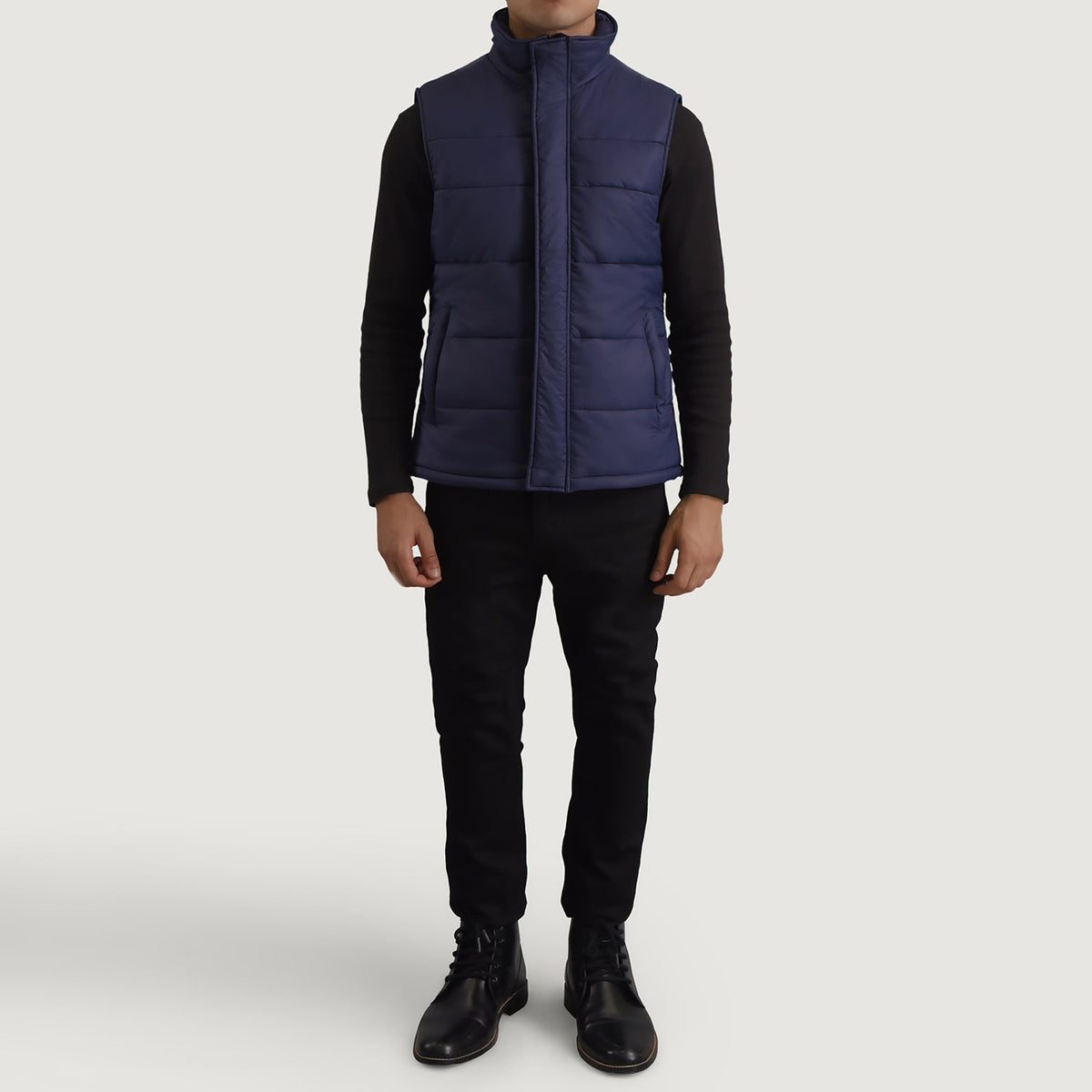 Bryan Blue Puffer Vest til Mænd - Lateral Side Profile View Showing Sleeve Cut &amp; Athletic Taper Fit