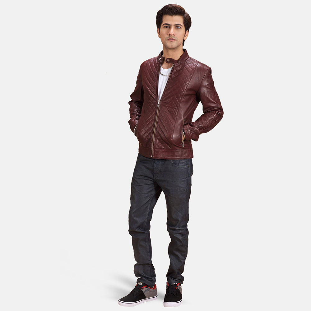 Burgunn Dee Maroon Læder Bikerjakke til Mænd - Lateral Side Profile View Showing Sleeve Cut &amp; Athletic Taper Fit