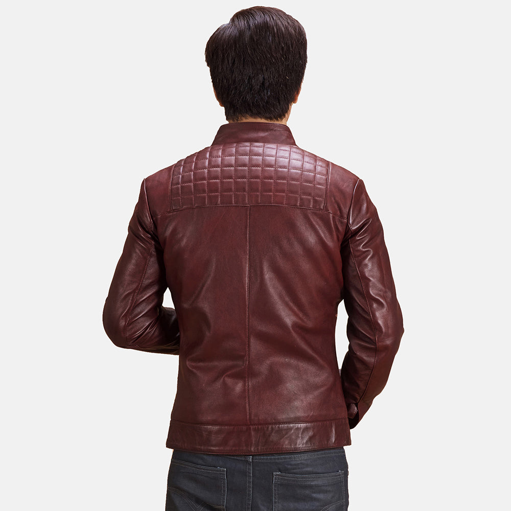 Close-Up Detail of Band with Snap Button &amp; Zipper Hardware on Burgunn Dee Maroon Læder Bikerjakke til Mænd