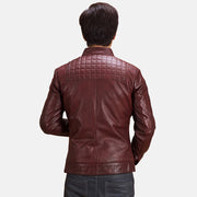 Close-Up Detail of Band with Snap Button &amp; Zipper Hardware on Burgunn Dee Maroon Læder Bikerjakke til Mænd