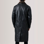Close-Up Detail of Notch &amp; Button Hardware on Cai Sort Leather Shearling Coat til Mænd For Men