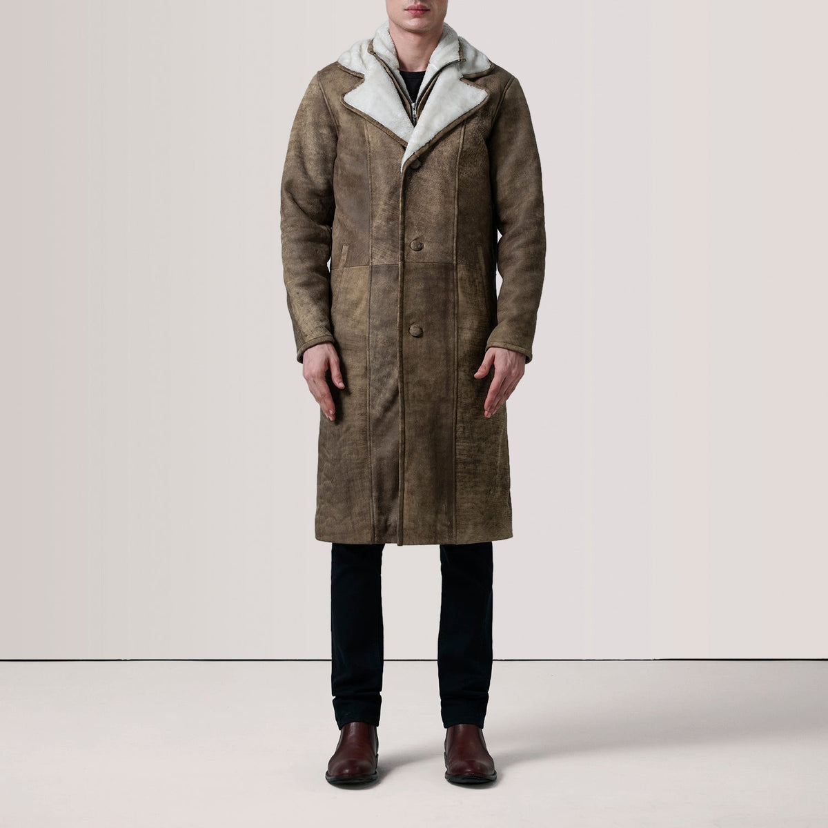 
Distressed Brown Sheepskin Snuffed Aviator Jacket - Bagfra med tilpassede skuldre og ren kant