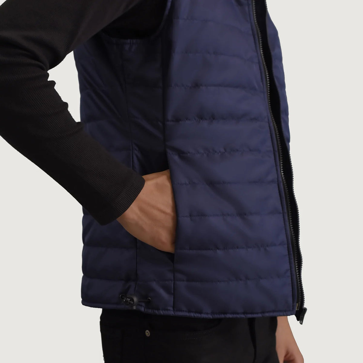 
Indvendig visning Showing Quilted Viscose Lining & To funktionelle inderlommer
