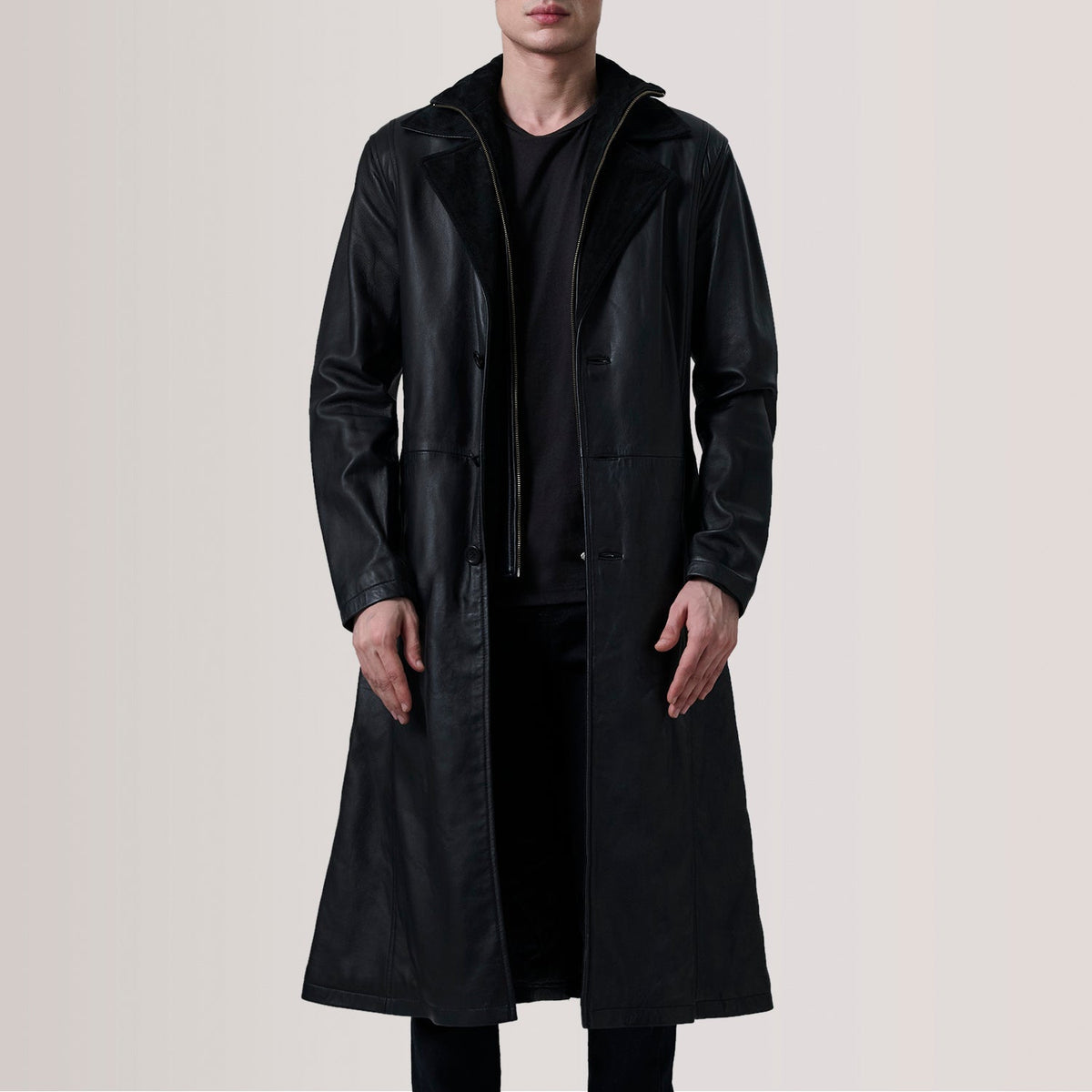 Charlton Sort Leather Single Breasted Coat til Mænd For Men in Black Sheepskin Leather - Front Profile View &amp; Tailored Silhouette | Buy Online