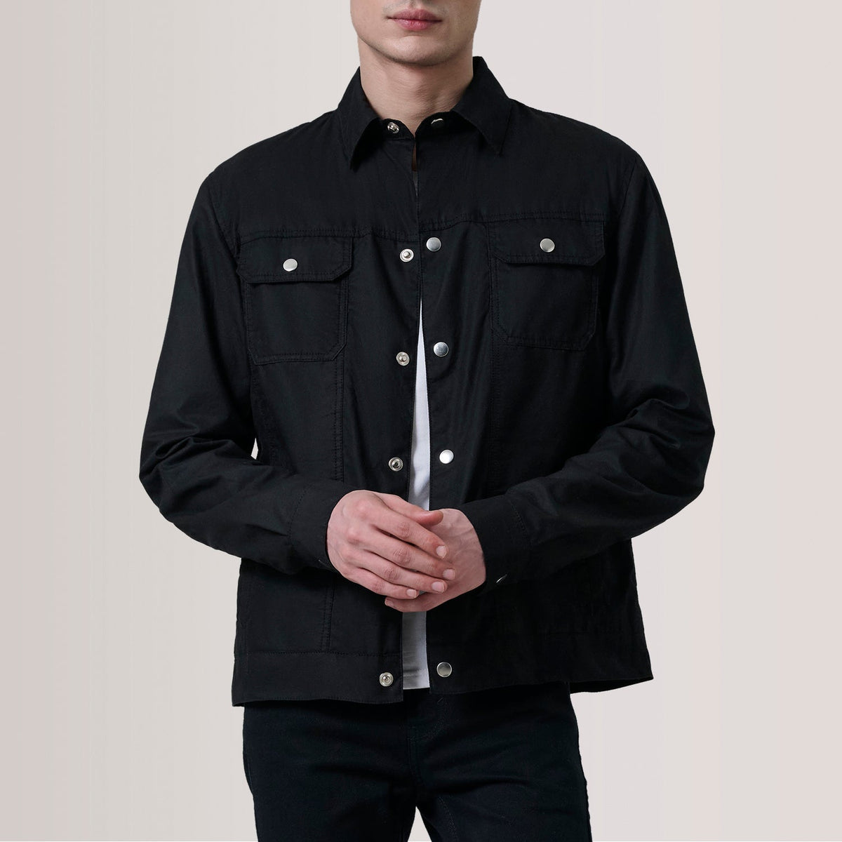 
Colberto Sort Waxed Canvas Trucker Læderjakke til Mænd For Men in Black Waxed Cotton Canvas - Forfra med skræddersyet silhuet | Køb online