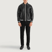 Cooper Sort Leather Varsity Læderjakke til Mænd - Lateral Side Profile View Showing Sleeve Cut &amp; Athletic Taper Fit