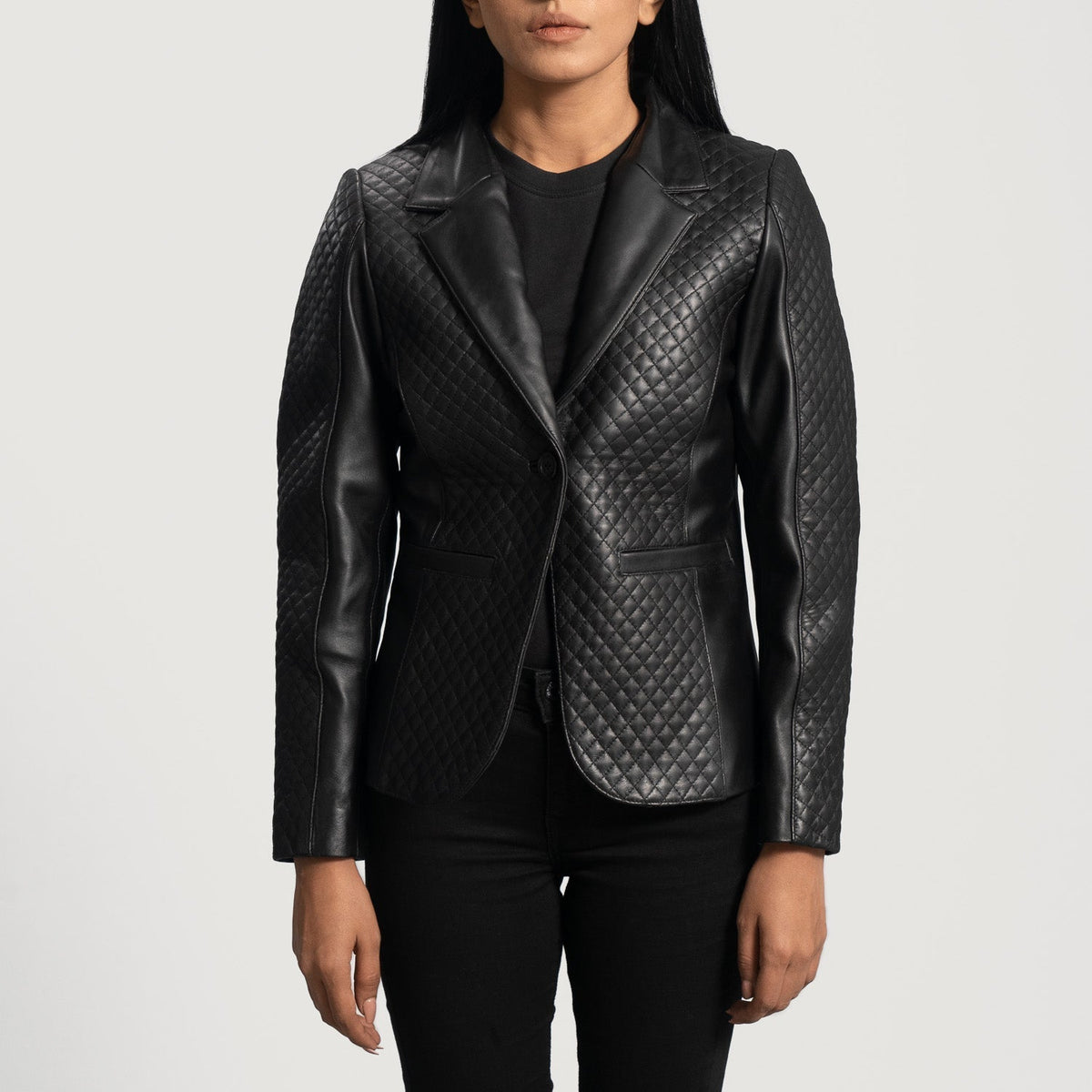 Women's Cora Quilted Sort Leather Blazer til Kvinder in Black Sheepskin Leather - Front Profile View &amp; Tailored Silhouette | Buy Online
