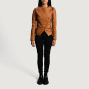 Close-Up Detail of Classic Collar &amp; Button Hardware on Women's County Lys brun Overlap Læderjakke til Kvinder