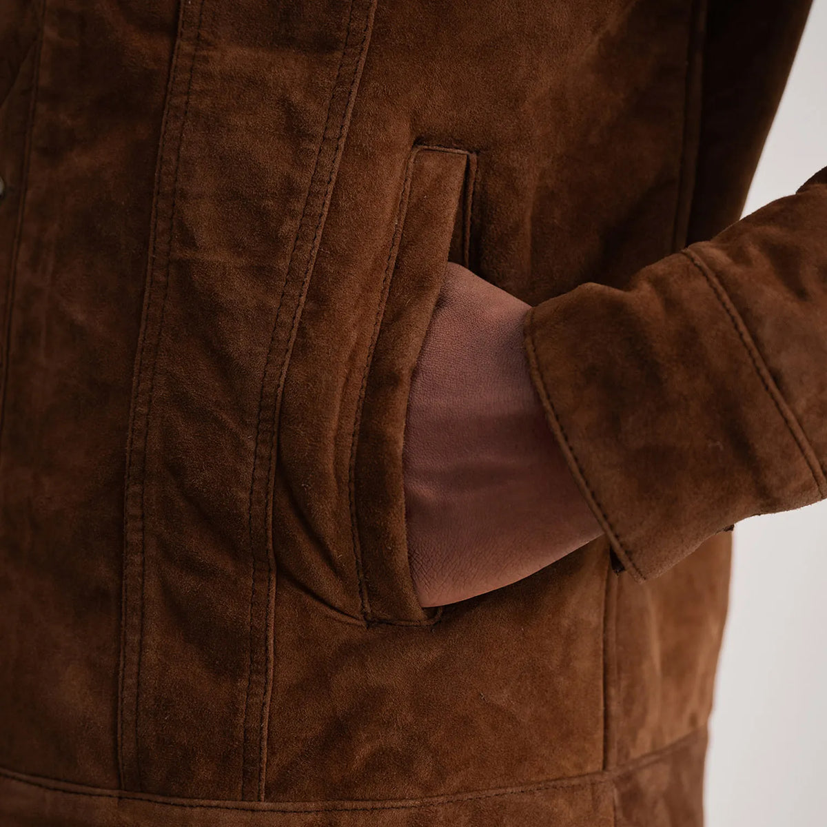 
Indvendig visning Showing Fully Faux Fur Lined & To funktionelle inderlommer