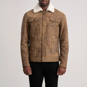 
Nærbillede of Classic Collar & Button Hardware on Dallis Snuffed Brown Shearling Trucker Jacket