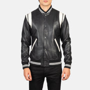 Close-Up Detail of Varsity &amp; Snap Buttons Hardware on Men's Dantee Sort Leather Varsity Læderjakke til Mænd