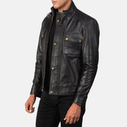 
Black 100% Full-Grain Leather Biker Jacket - Bagfra med tilpassede skuldre og ren kant