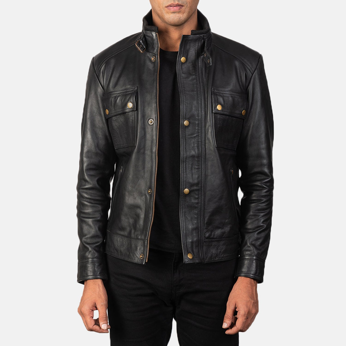 
Darren Black Leather Biker Jacket - Sideprofil med ergonomisk ærmesnit