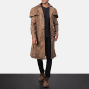 
Deux Brun Leather Duster til Mænd in Distressed Brown Semi-Aniline Snuffed - Forfra med skræddersyet silhuet | Køb online