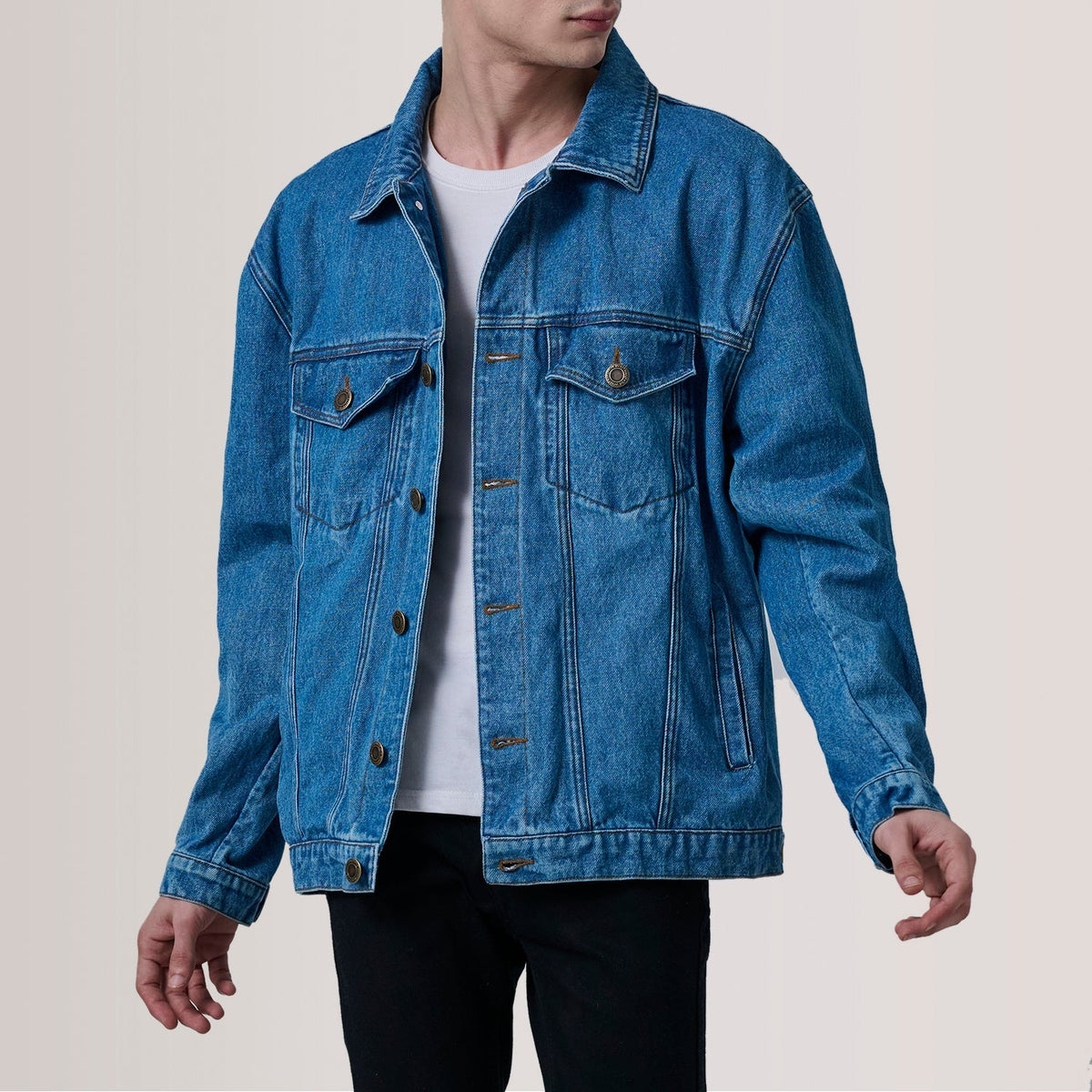 
Eddie Dark Blå Oversized Denim Trucker Læderjakke til Mænd For Men in Dark Blue Full-Grain Leather - Forfra med skræddersyet silhuet | Køb online