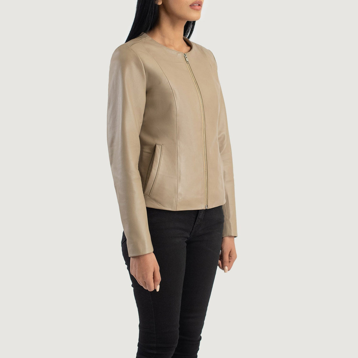 
Beige Sheepskin Leather Biker Jacket - Bagfra med tilpassede skuldre og ren kant