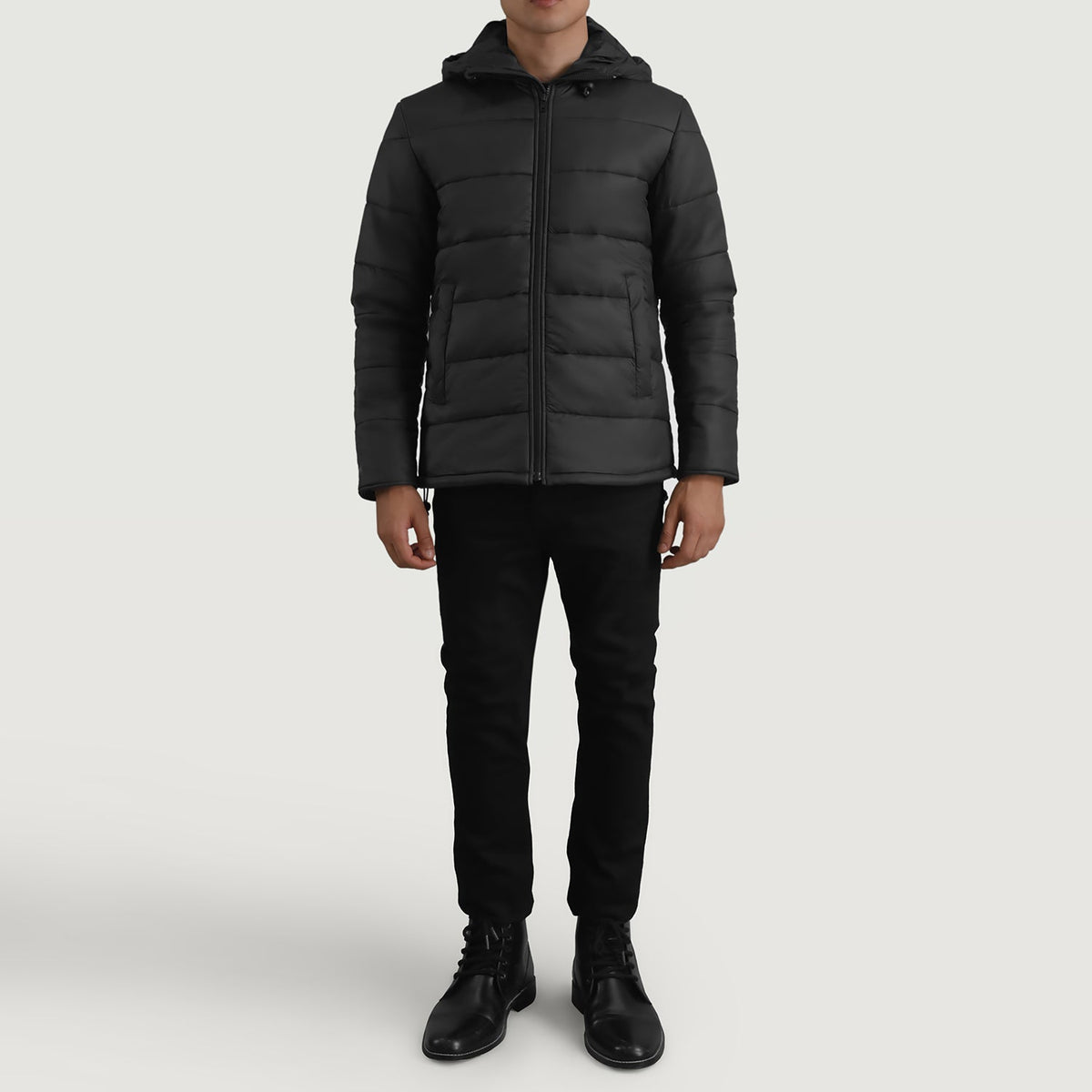 
Erico Sort Hooded Puffer Læderjakke til Mænd - Sideprofil med ergonomisk ærmesnit