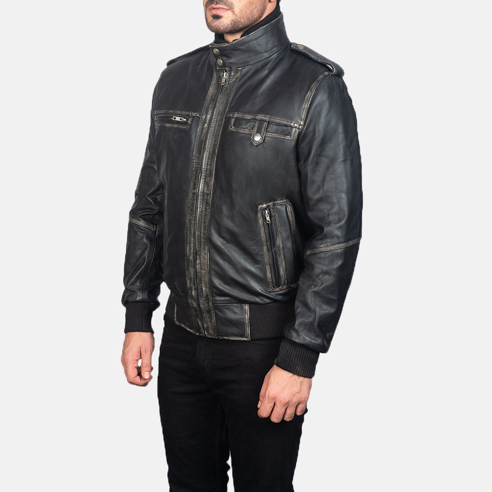 
Black Cowhide Leather Bomber Jacket - Bagfra med tilpassede skuldre og ren kant