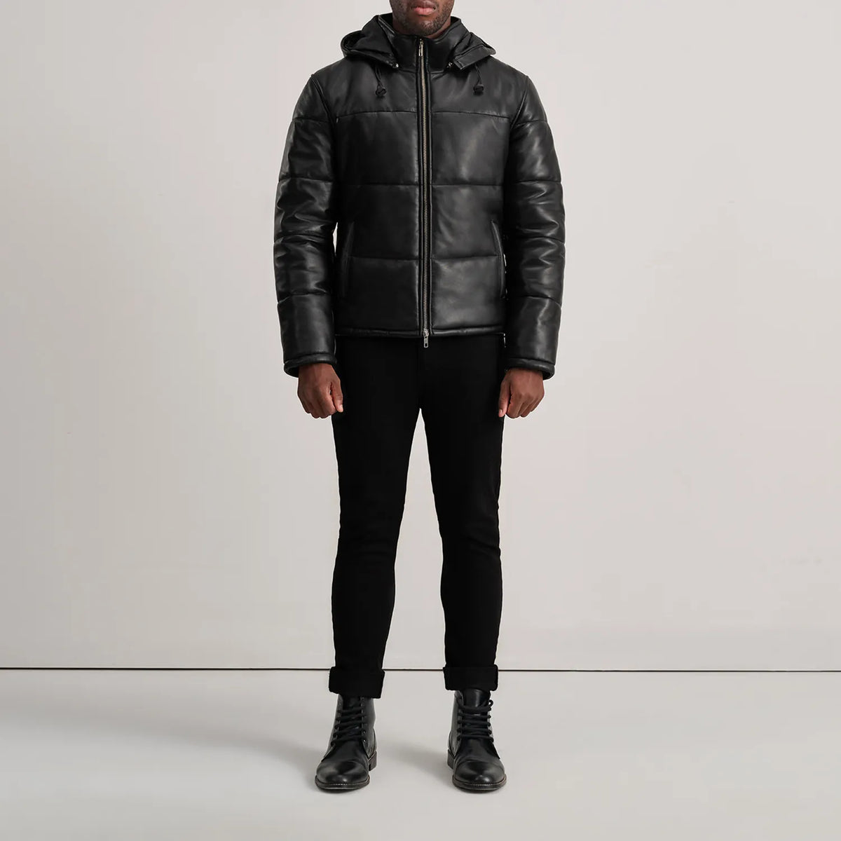 
Gordon Tan Hooded Leather Puffer Jacket - Sideprofil med ergonomisk ærmesnit