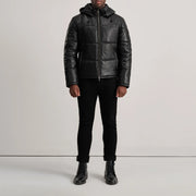 
Gordon Tan Hooded Leather Puffer Jacket - Sideprofil med ergonomisk ærmesnit