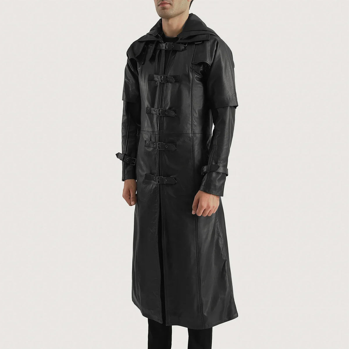 
Black. Cowhide Leather Trench Coat - Bagfra med tilpassede skuldre og ren kant