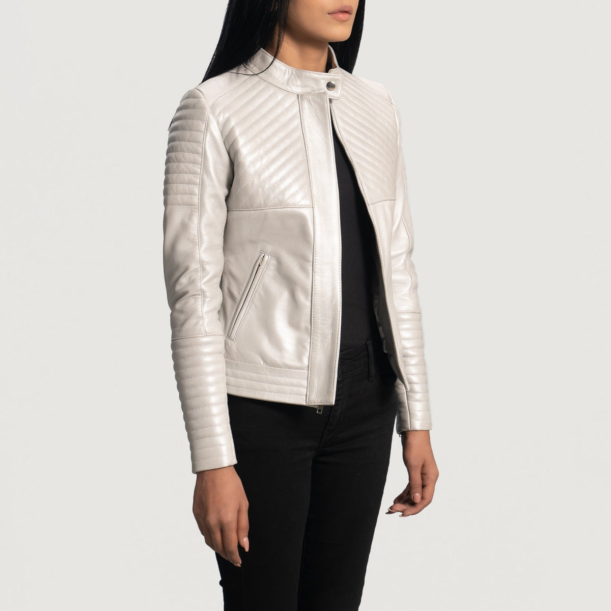 Silver Sheepskin Leather Biker Jacket - Bagfra med tilpassede skuldre og ren kant