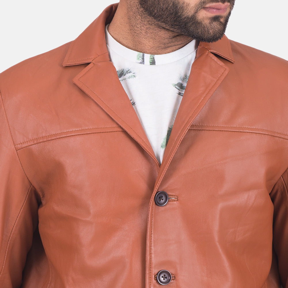 Close-Up Detail of Notch &amp; Button Hardware on James Lys brun Brun Leather Blazer til Mænd