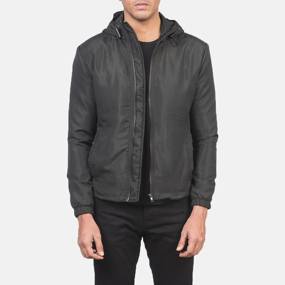 
Jimmy Sort Hooded Windbreaker Læderjakke til Mænd in Black Polyester - Forfra med skræddersyet silhuet | Køb online