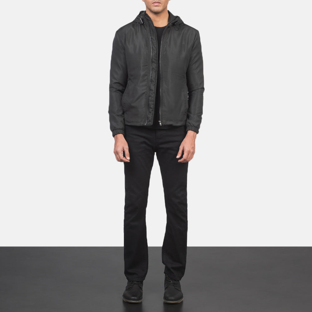 Jimmy Black Hooded Windbreaker Jacket - Sideprofil med ergonomisk ærmesnit