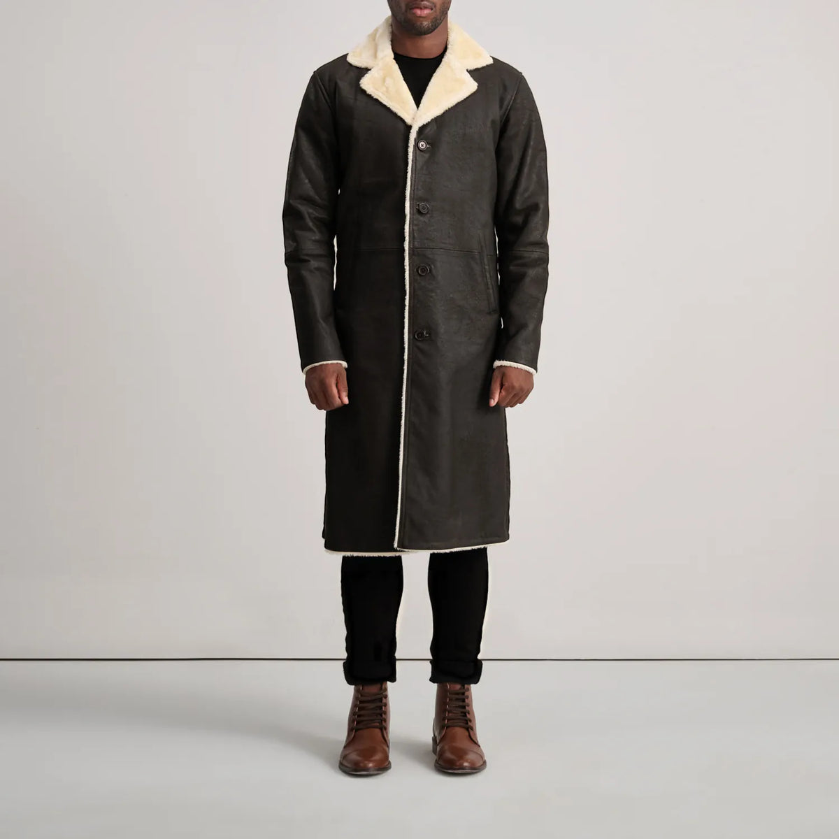
Kolby Tumbled Brown Shearling Long Coat - Sideprofil med ergonomisk ærmesnit