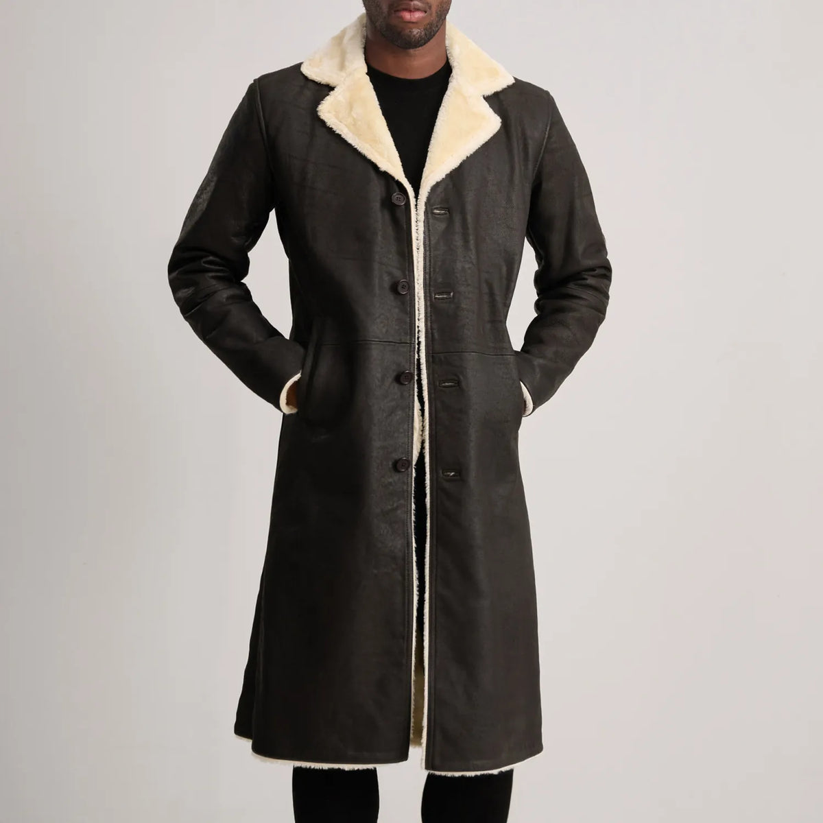 
Nærbillede of Notch & Button Hardware on Kolby Tumbled Brown Shearling Long Coat