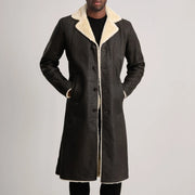 
Nærbillede of Notch & Button Hardware on Kolby Tumbled Brown Shearling Long Coat