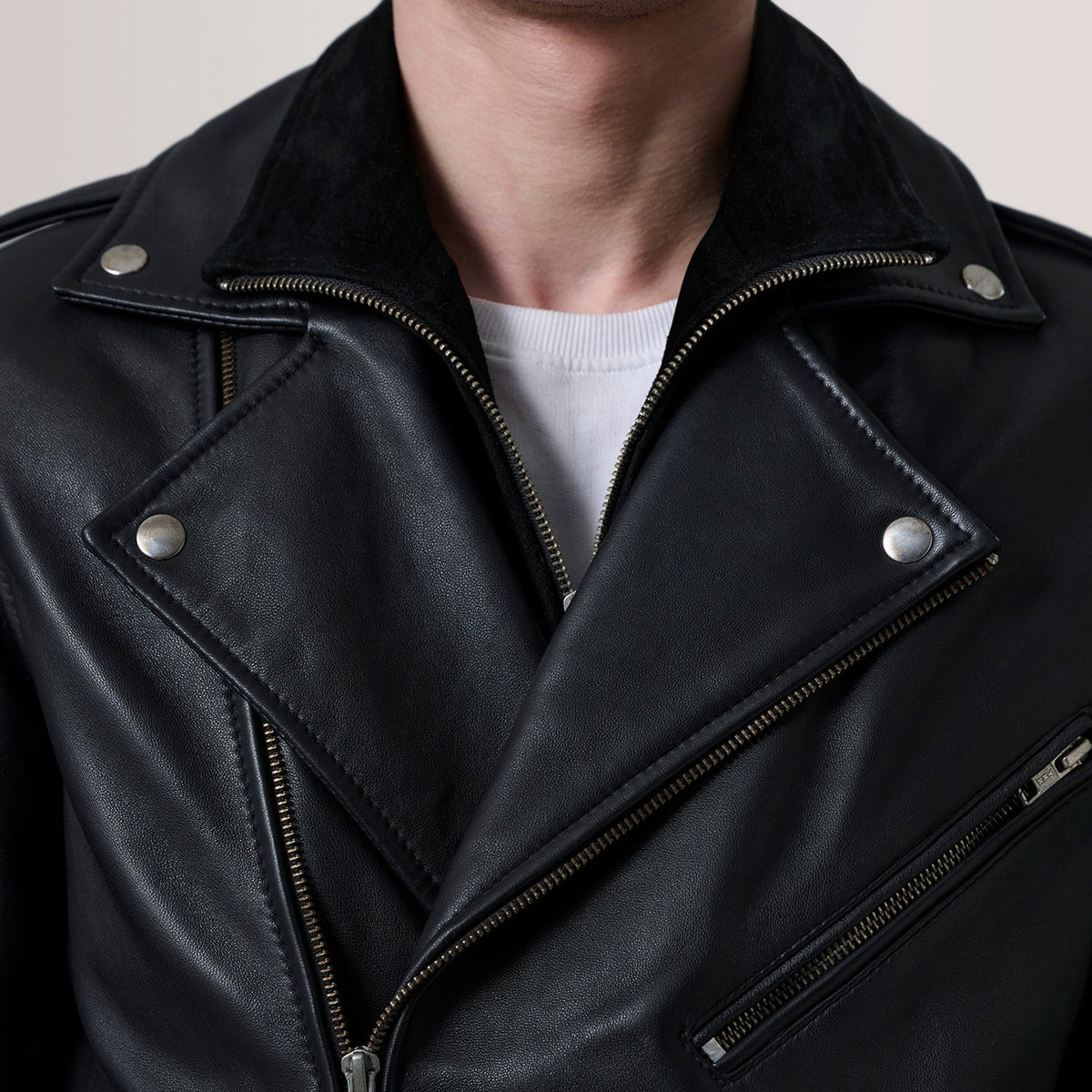 
Indvendig visning Showing Quilted Polyester Lining & To funktionelle inderlommer