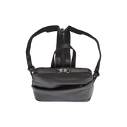 Solid Antique Brass Hardware &amp; Heavy-Duty Dual Zipper Detail on Claire Full-Grain Leather Backpack til Kvinder