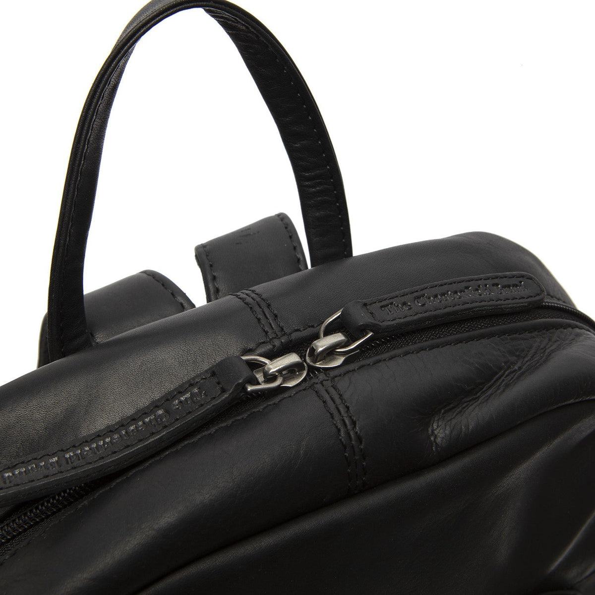 Solid Antique Brass Hardware &amp; Heavy-Duty Dual Zipper Detail on Santana Full-Grain Leather Backpack til Kvinder