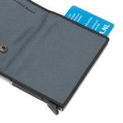 Solid Antique Brass Hardware &amp; Heavy-Duty Dual Zipper Detail on Delsbo Full-Grain Leather Card Holder til Kvinder